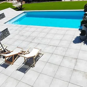 https://chambre-avec-piscine-vue-lac.fr-provencehotel.com